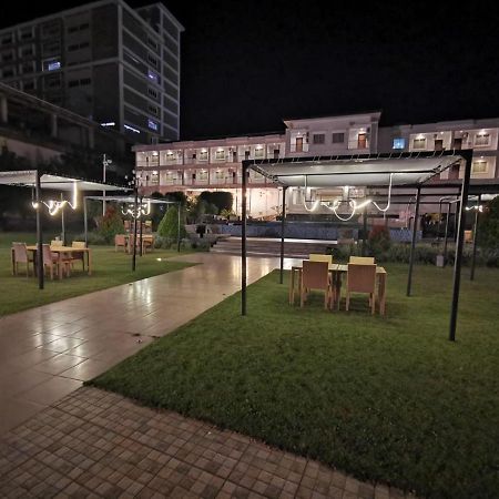 Naka Hotel Kupang Kupang  Ngoại thất bức ảnh