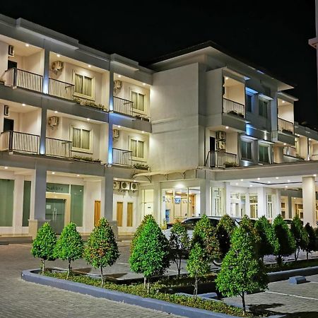 Naka Hotel Kupang Kupang  Ngoại thất bức ảnh