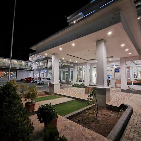 Naka Hotel Kupang Kupang  Ngoại thất bức ảnh