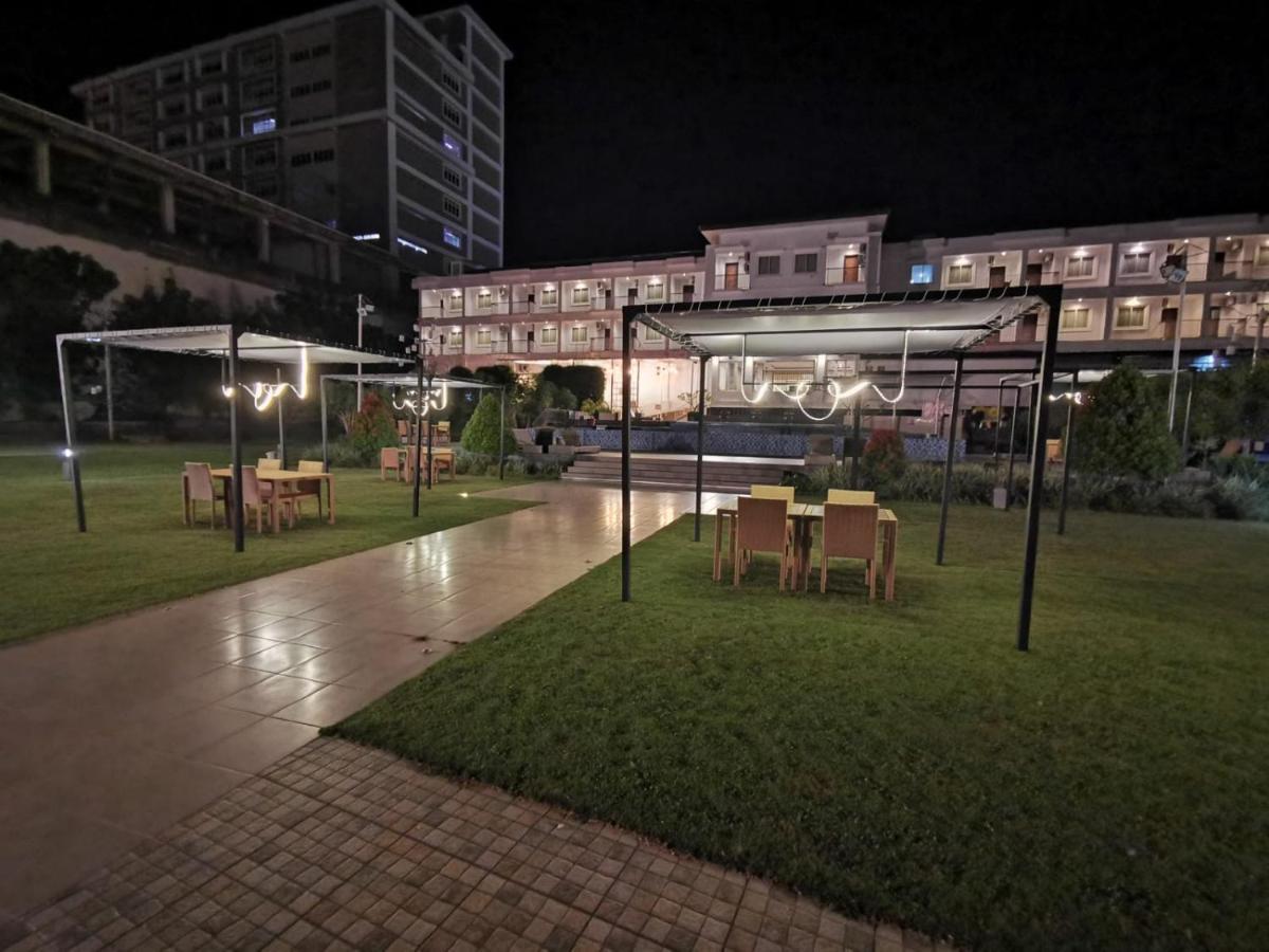 Naka Hotel Kupang Kupang  Ngoại thất bức ảnh