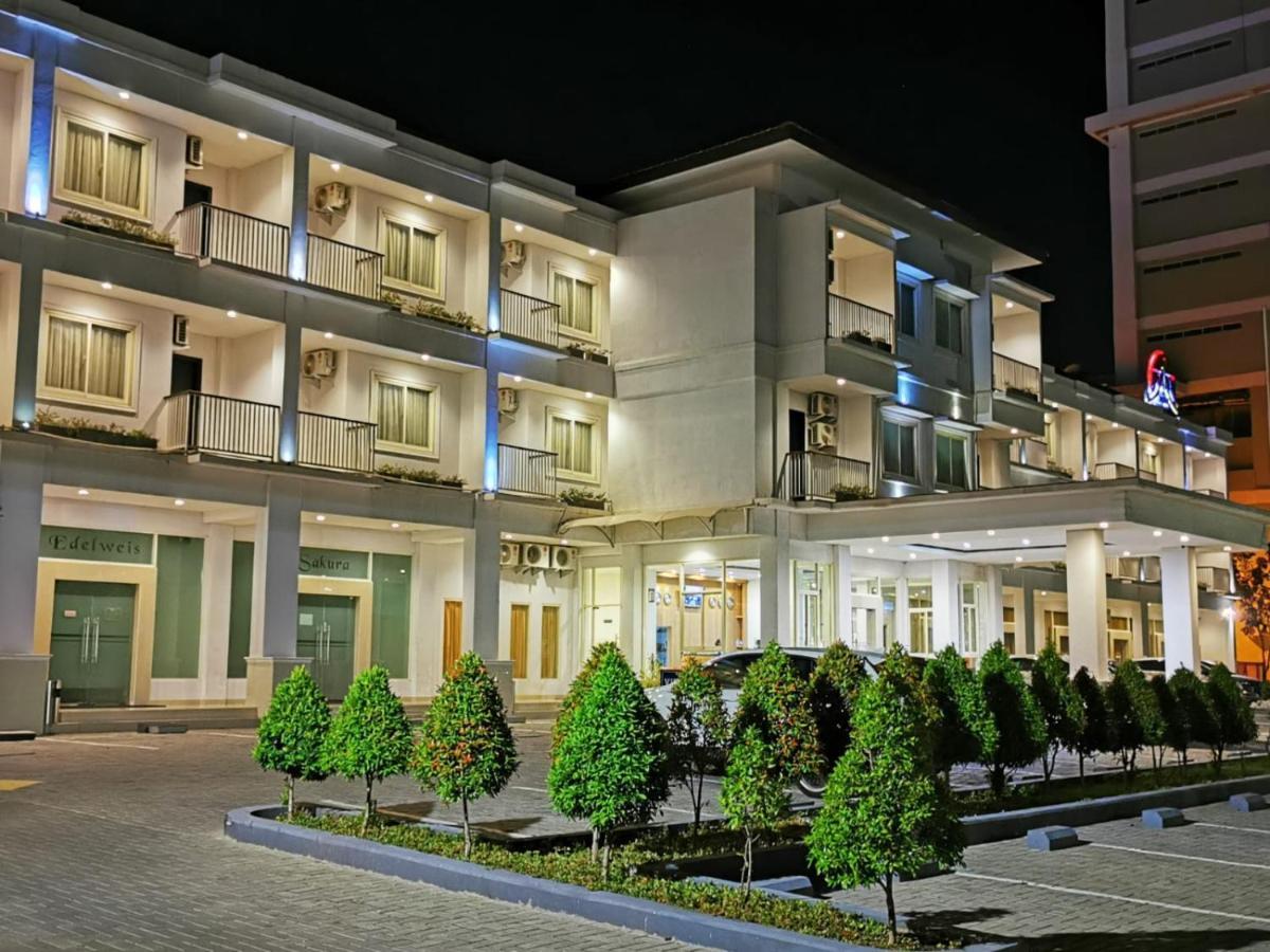 Naka Hotel Kupang Kupang  Ngoại thất bức ảnh