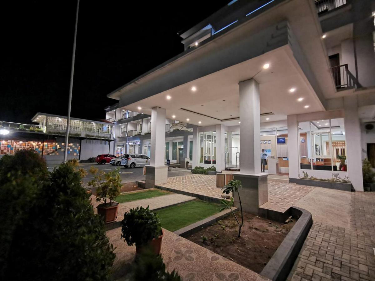Naka Hotel Kupang Kupang  Ngoại thất bức ảnh