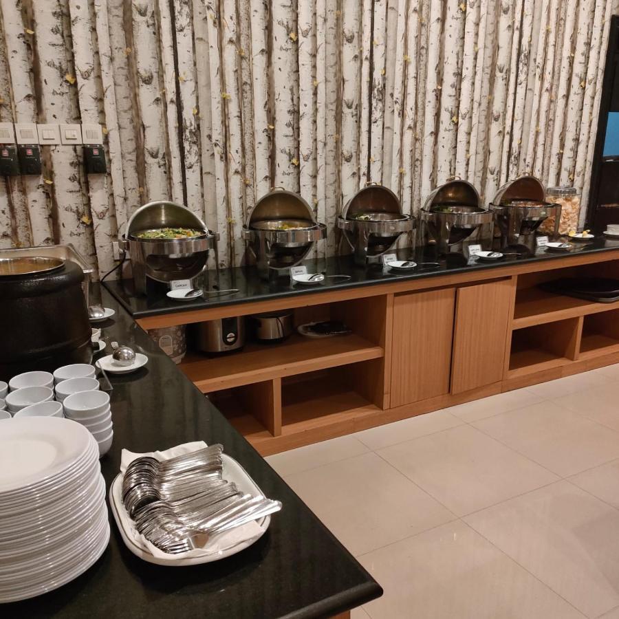 Naka Hotel Kupang Kupang  Ngoại thất bức ảnh