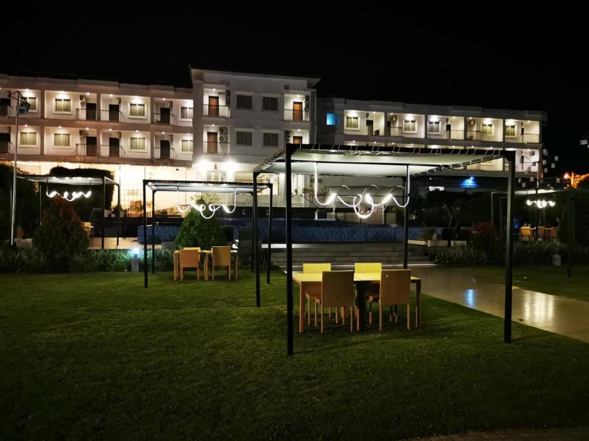 Naka Hotel Kupang Kupang  Ngoại thất bức ảnh