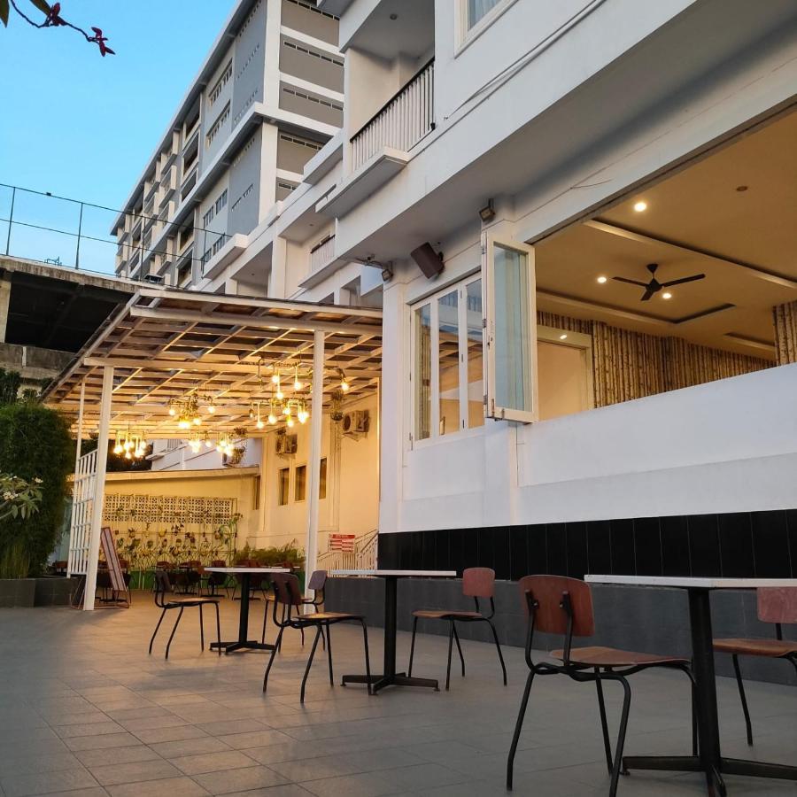 Naka Hotel Kupang Kupang  Ngoại thất bức ảnh