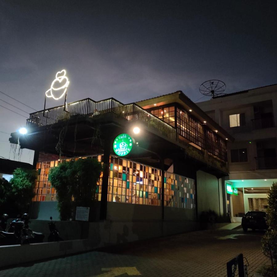 Naka Hotel Kupang Kupang  Ngoại thất bức ảnh