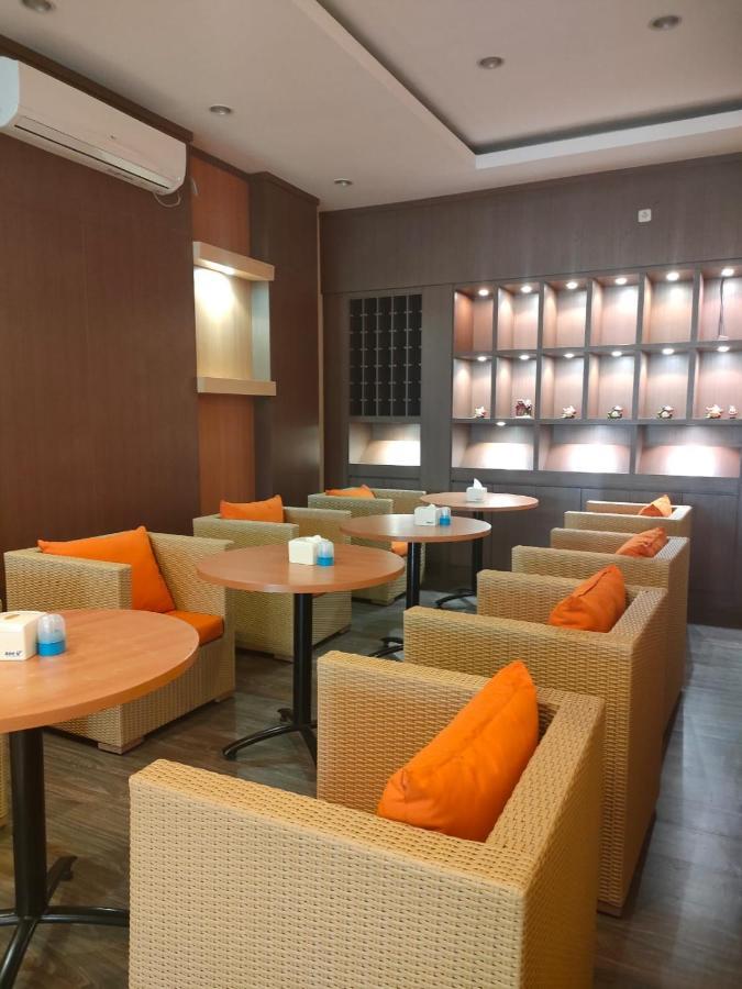 Naka Hotel Kupang Kupang  Ngoại thất bức ảnh