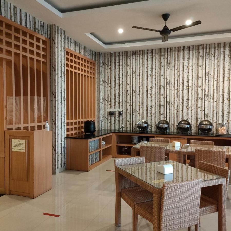 Naka Hotel Kupang Kupang  Ngoại thất bức ảnh