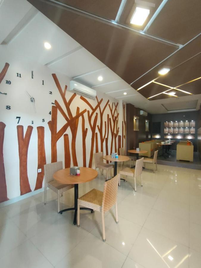 Naka Hotel Kupang Kupang  Ngoại thất bức ảnh