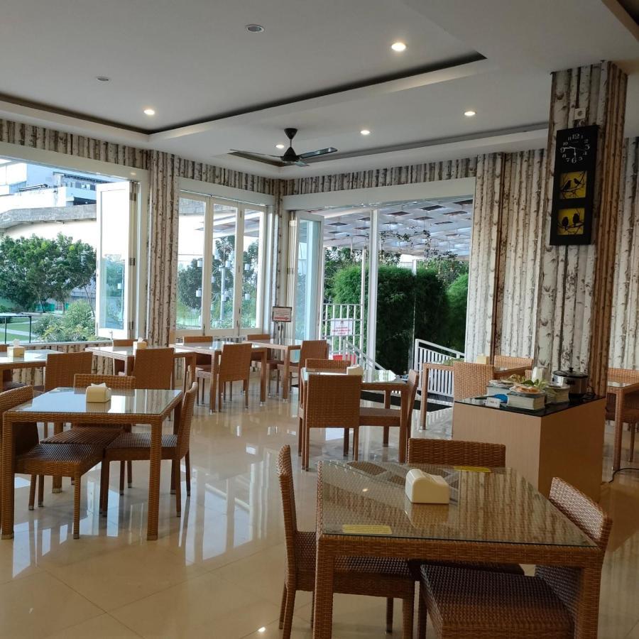 Naka Hotel Kupang Kupang  Ngoại thất bức ảnh