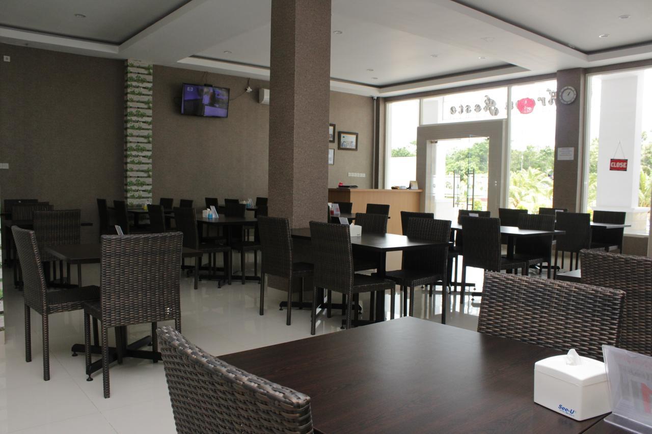 Naka Hotel Kupang Kupang  Ngoại thất bức ảnh