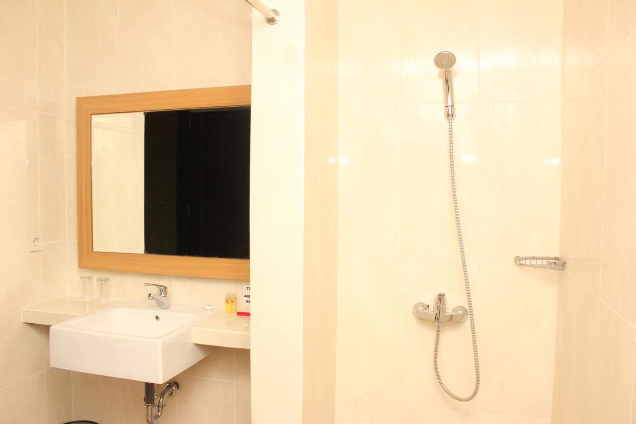 Naka Hotel Kupang Kupang  Ngoại thất bức ảnh